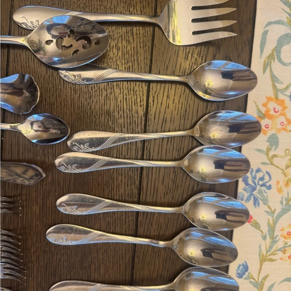 Stainless Steel Korea 45pc Flatware Set -Swirl on Handle w/ Leaf Design
